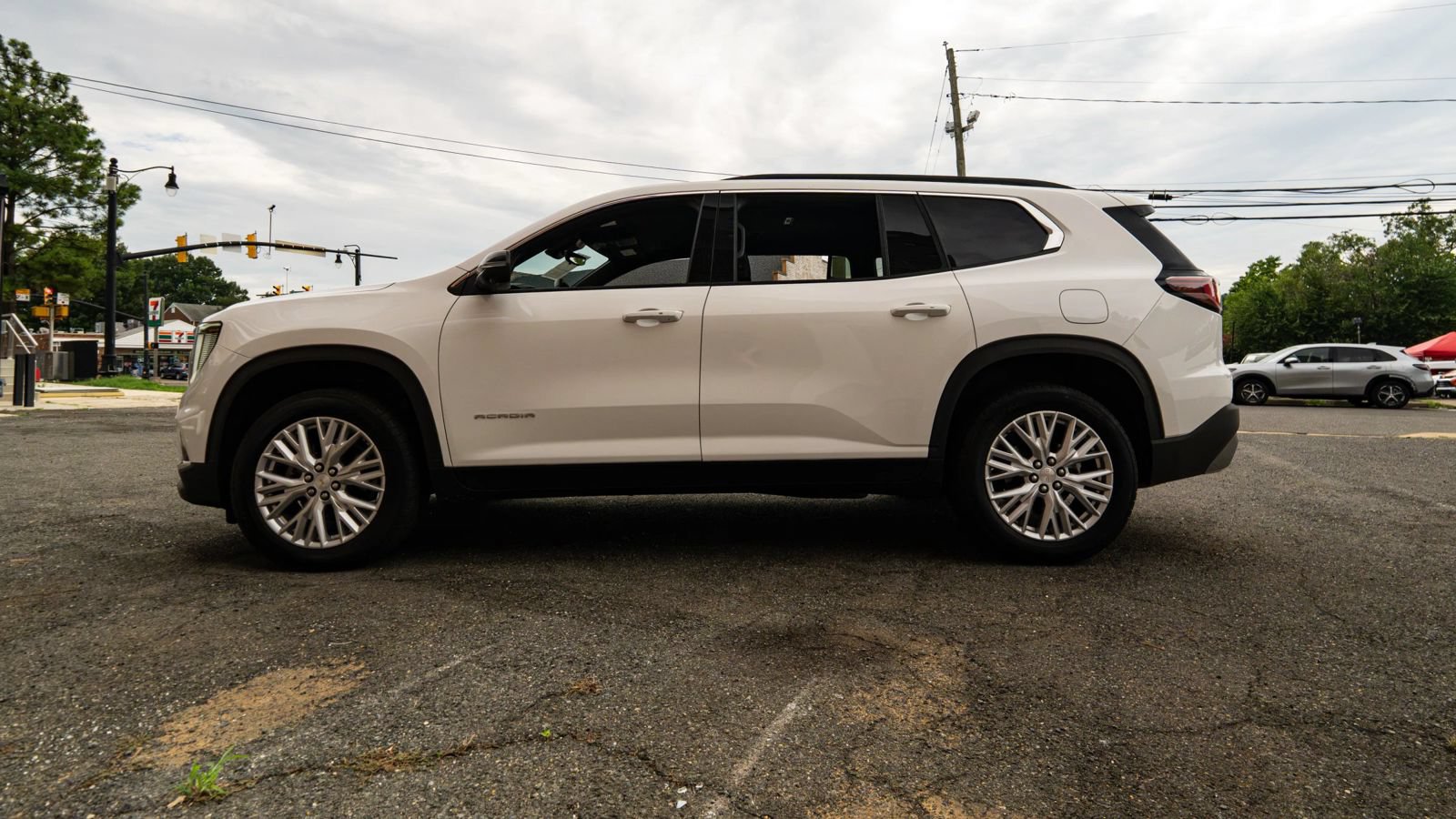 Used 2026 GMC Acadia Elevation w/ Elevation Premium Package FWD image 7