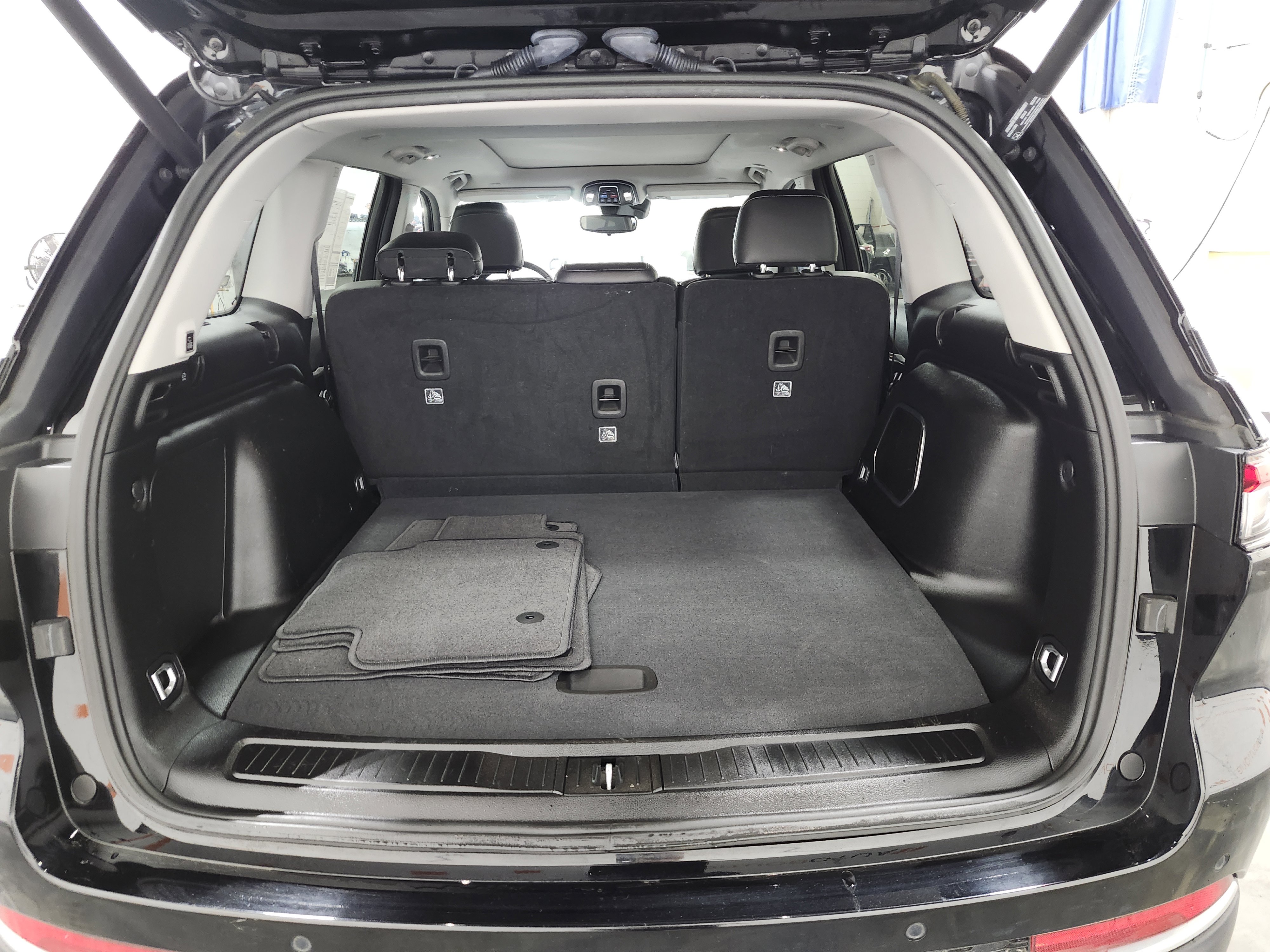 Used 2023 Jeep Grand Cherokee 4WD 4xe image 25