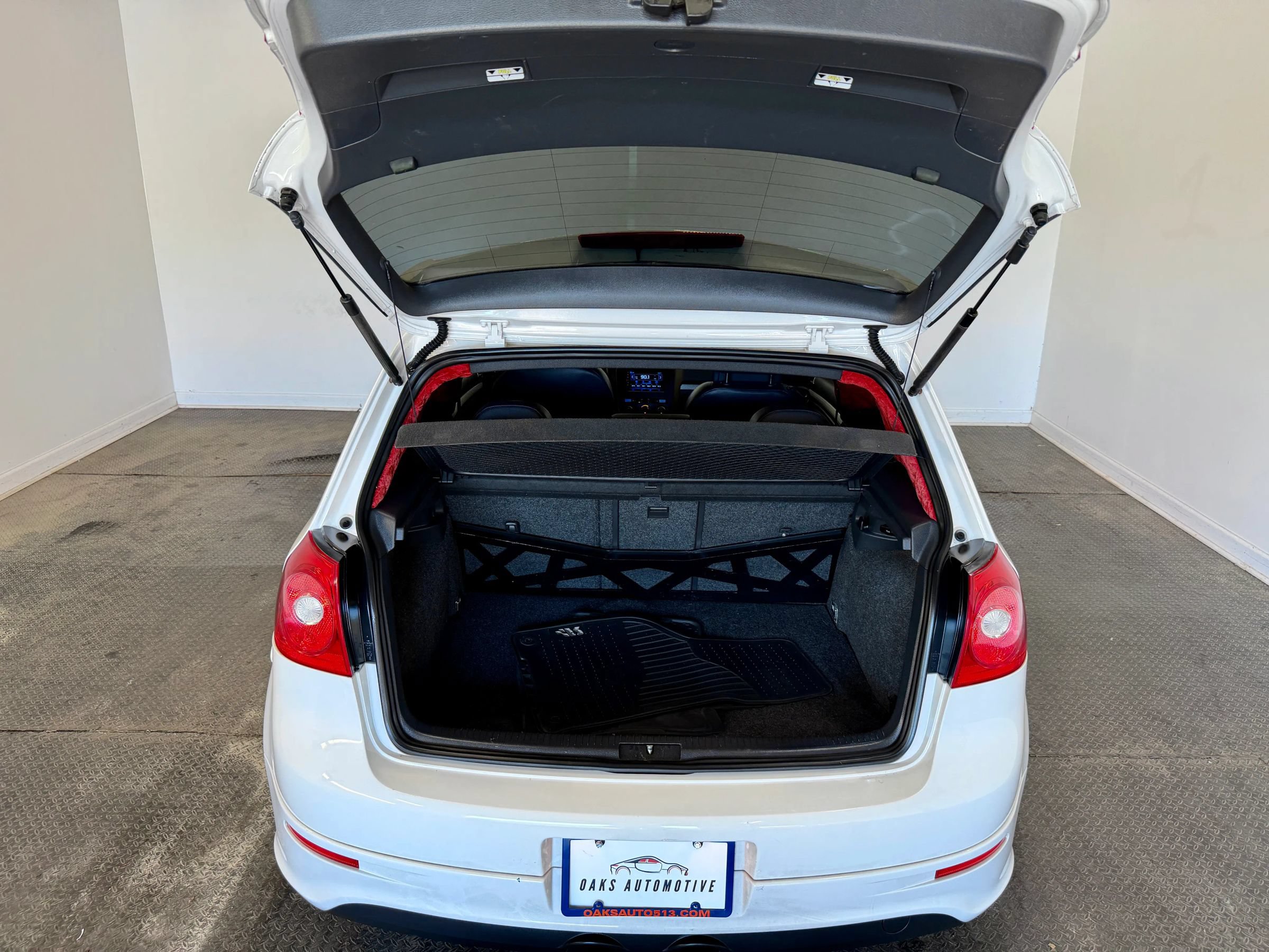 Used 2008 Volkswagen R32 AWD/4WD image 32