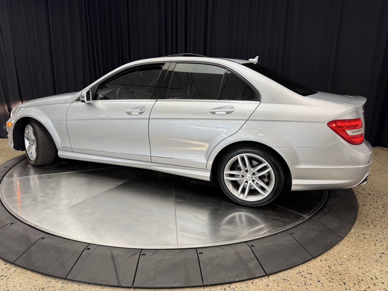 Used 2014 Mercedes-Benz C 300 4MATIC Sedan image 4