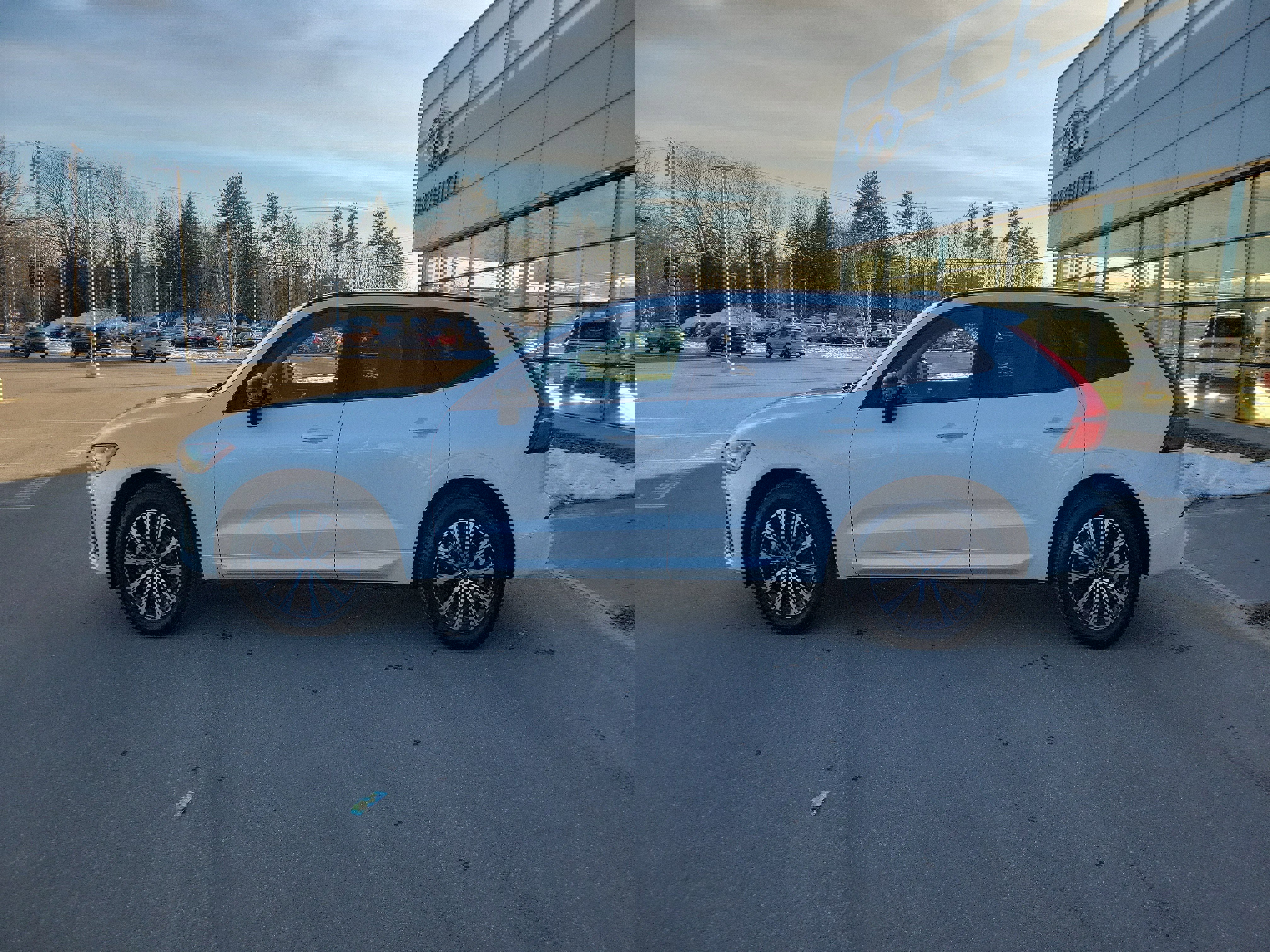 Used 2025 Volvo XC60 B5 Plus image 2