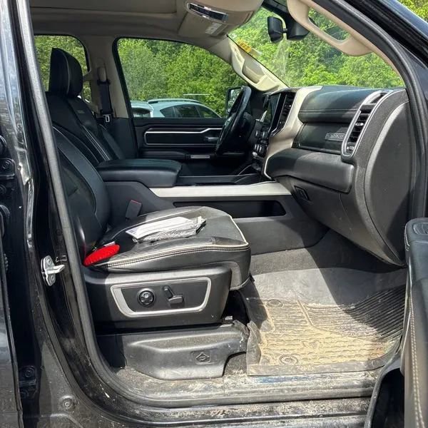 Used 2019 RAM 1500 Laramie AWD/4WD image 19