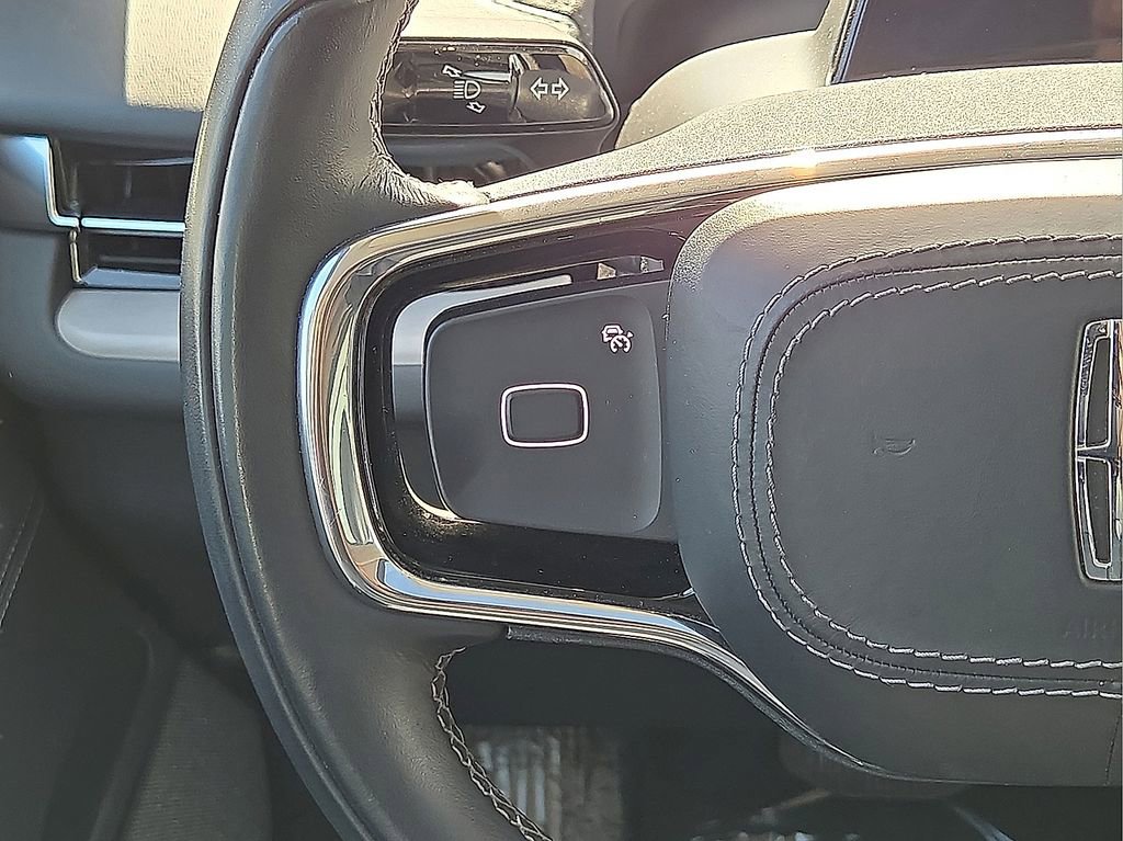 Used 2025 Lincoln Navigator Reserve image 19