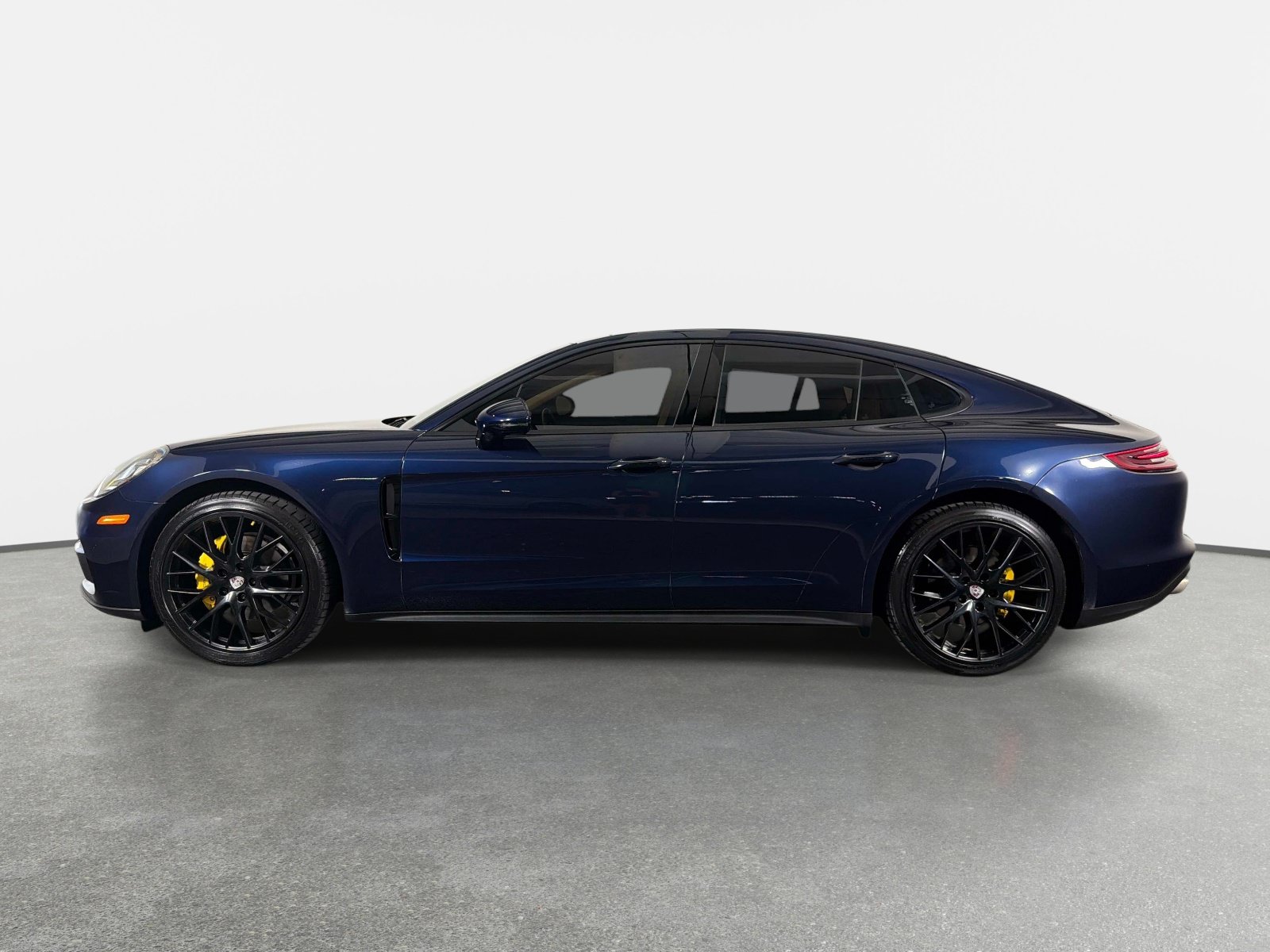 Used 2017 Porsche Panamera 4 AWD/4WD image 6