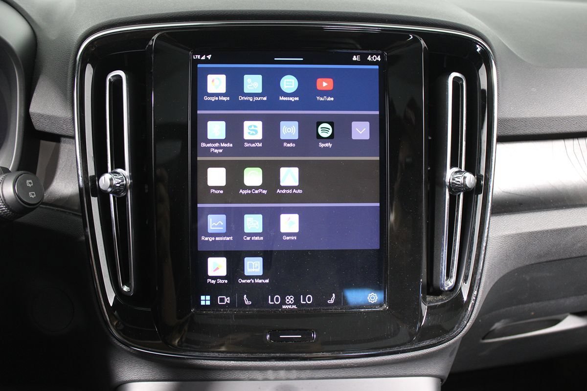 Used 2023 Volvo XC40 Recharge Plus w/ Protection Package Premier AWD/4WD image 14
