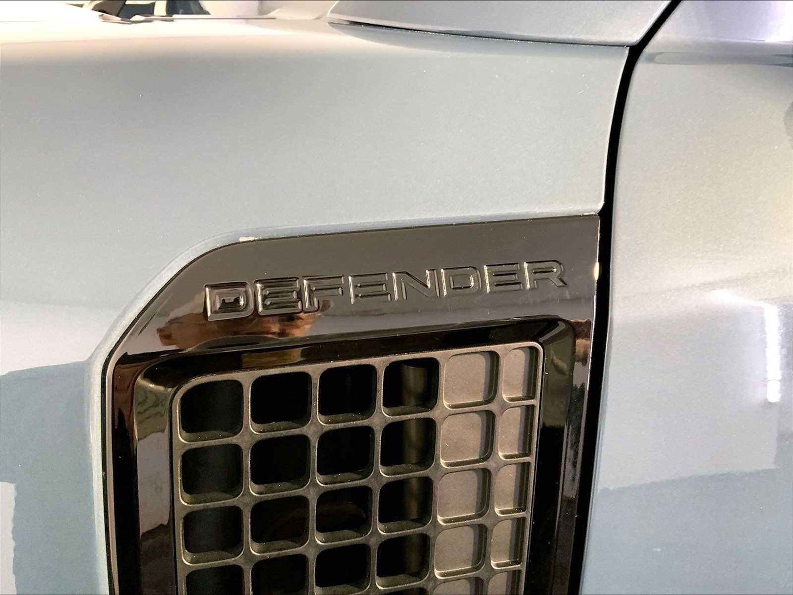 Used 2020 Land Rover Defender 110 SE image 35