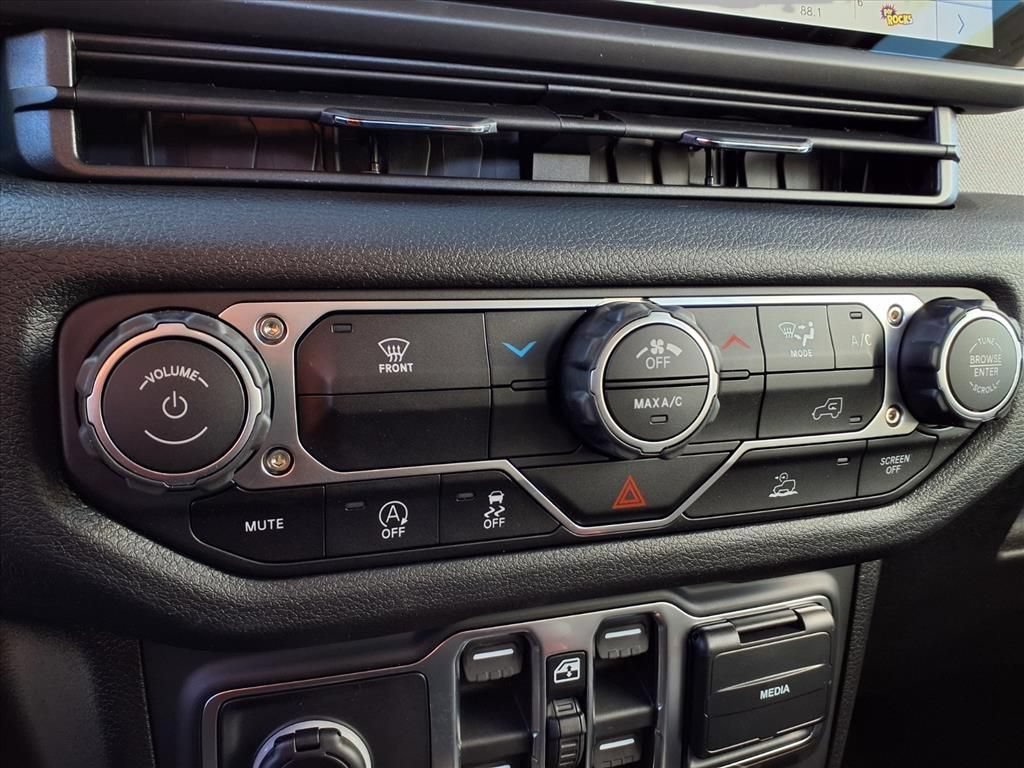 New 2026 Jeep Gladiator Sport AWD/4WD image 7