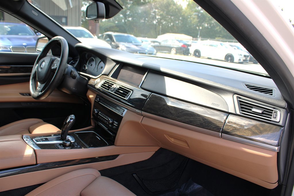 Used 2013 BMW 750Li RWD image 17
