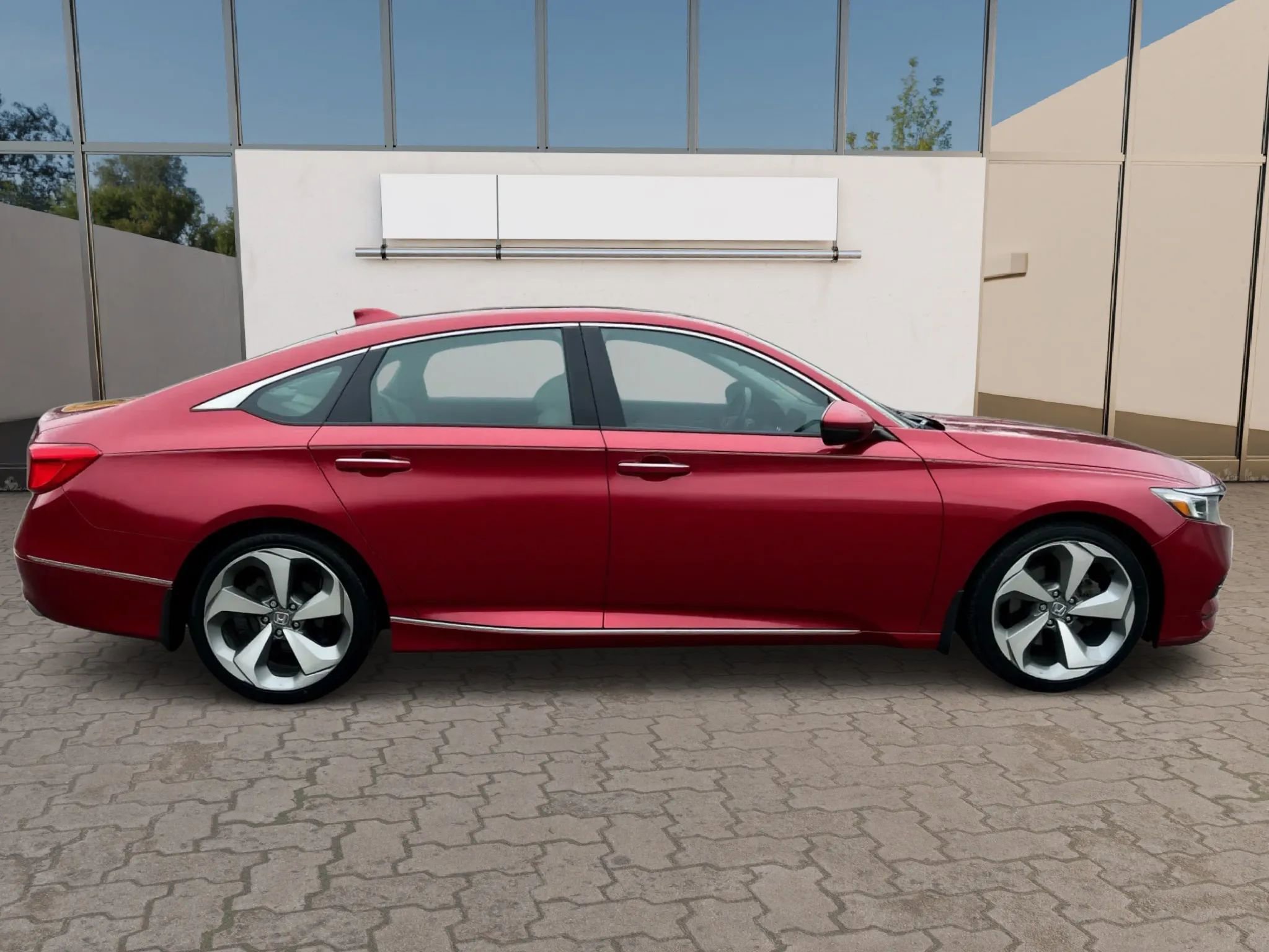 Used 2018 Honda Accord Touring image 6