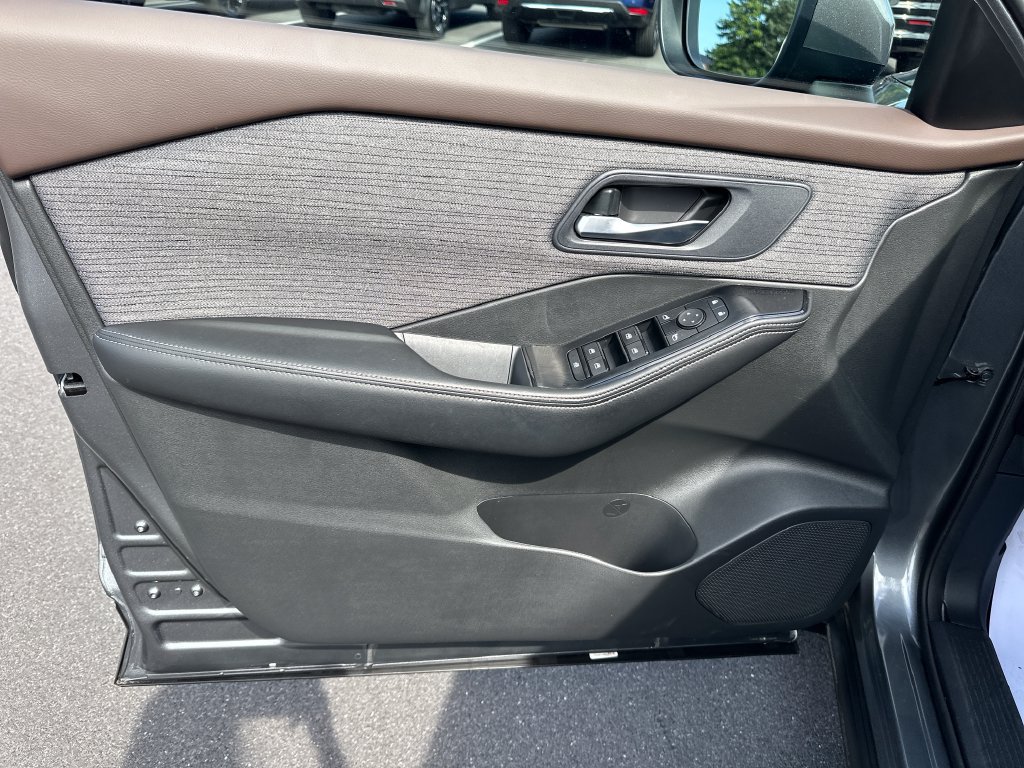Used 2023 Nissan Rogue SV AWD/4WD image 11