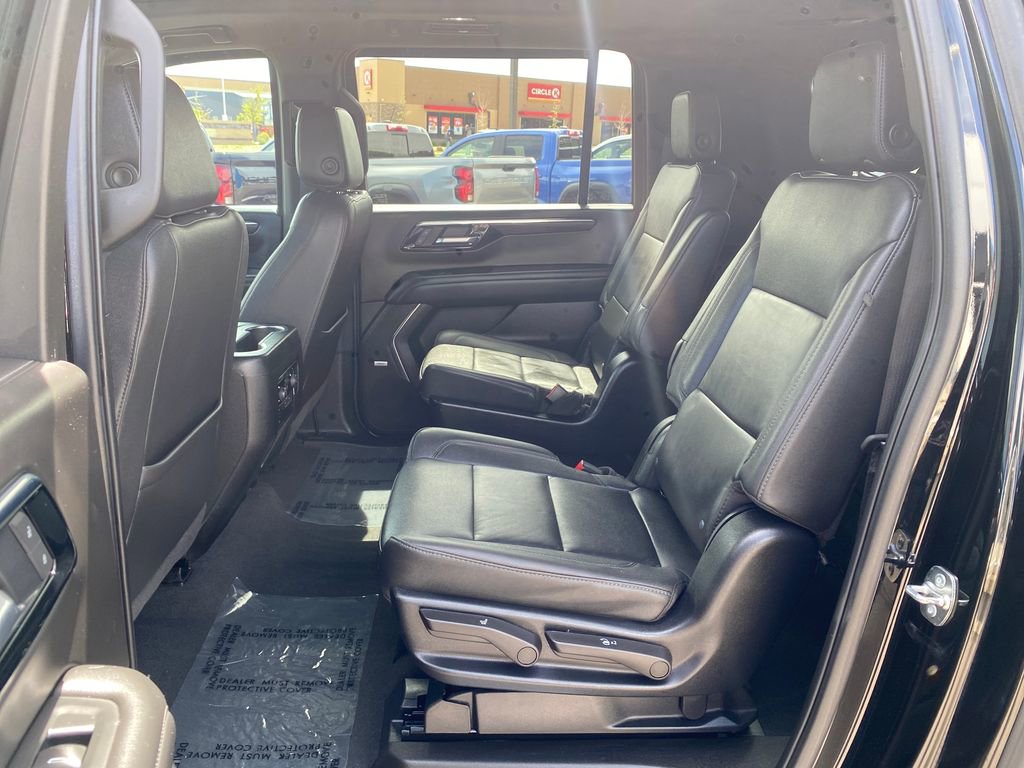 Used 2025 Chevrolet Suburban LT w/ Comfort Package AWD/4WD image 25