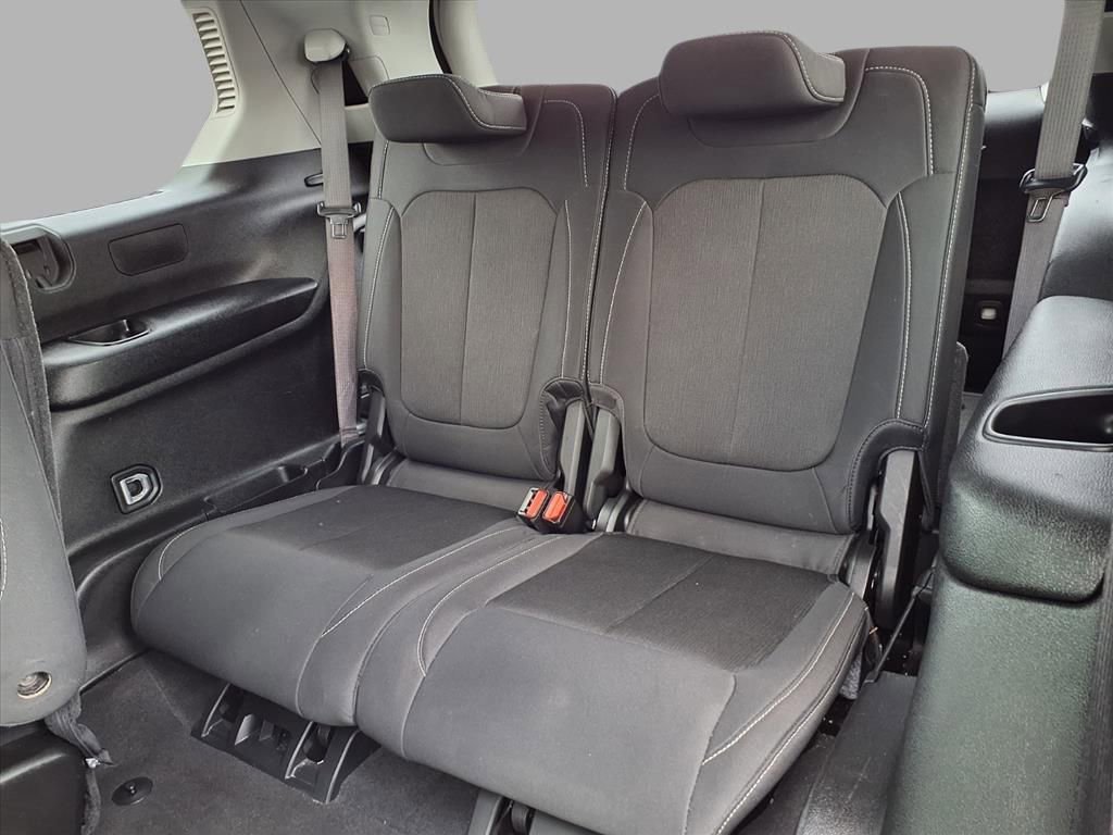 Used 2023 Jeep Grand Cherokee L Laredo image 25