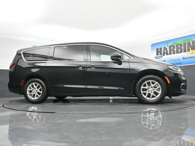 Used 2025 Chrysler Pacifica Select image 23