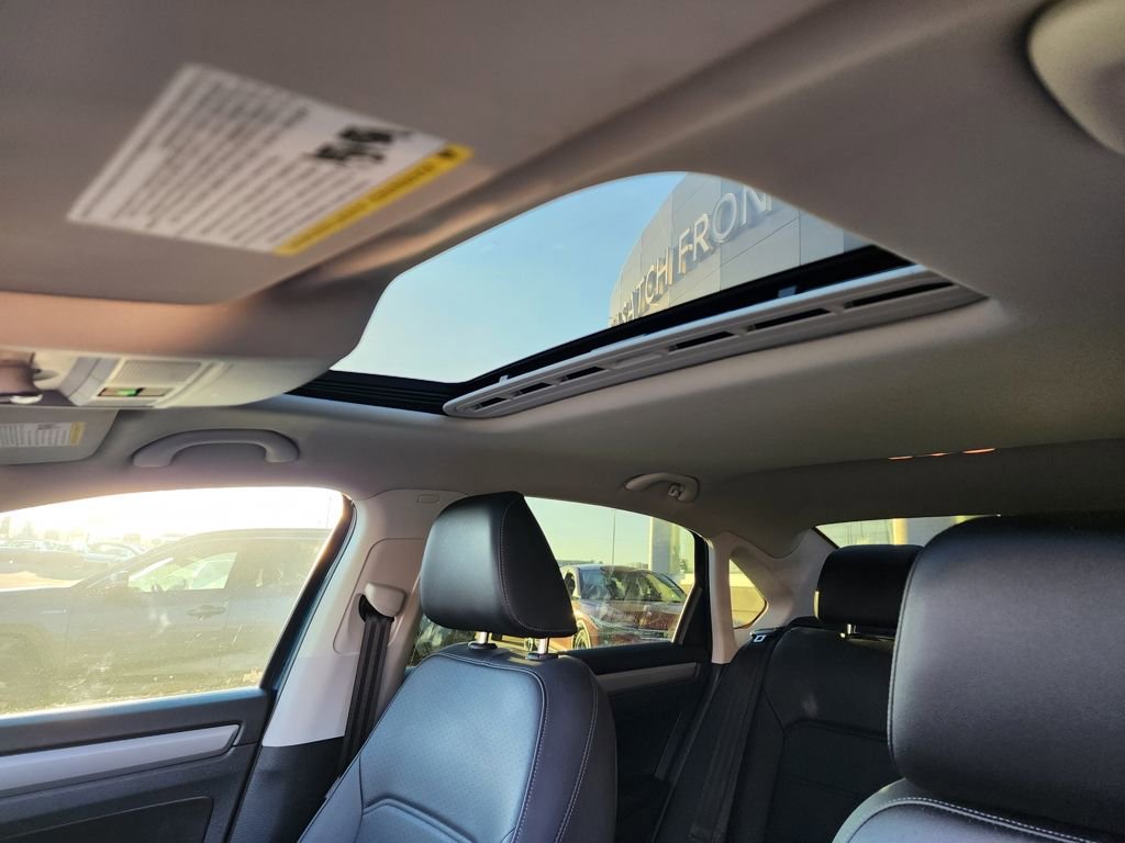 Used 2022 Volkswagen Passat 2.0T SE image 12