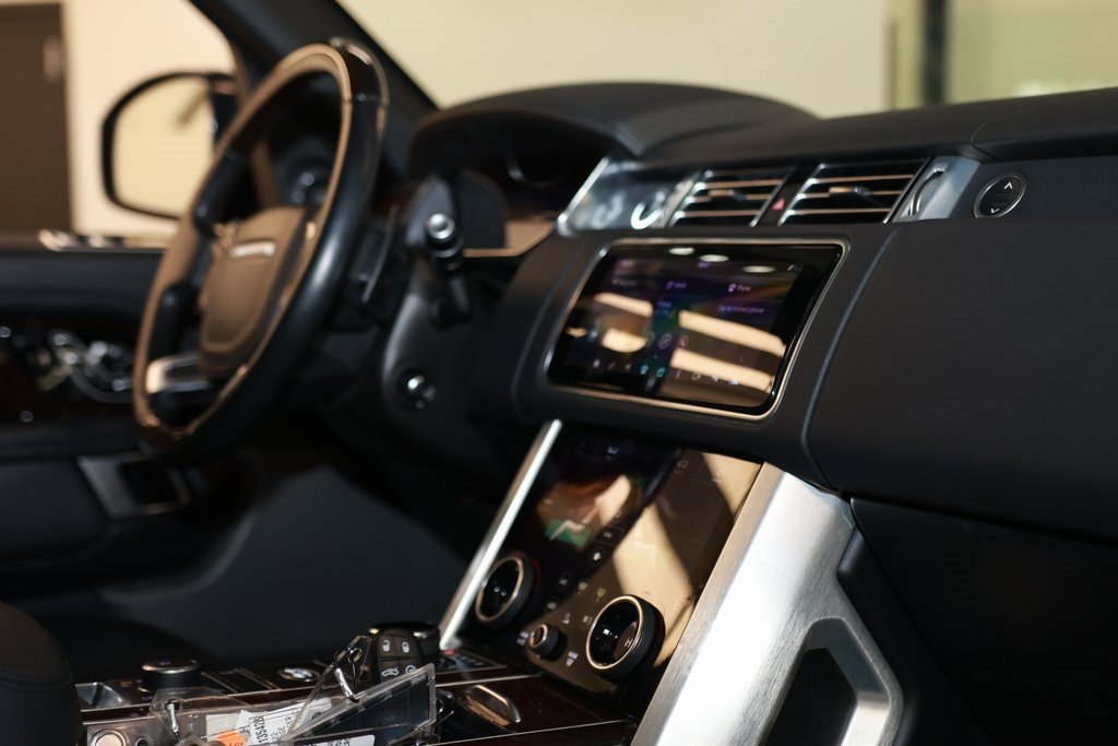 Used 2019 Land Rover Range Rover HSE image 17