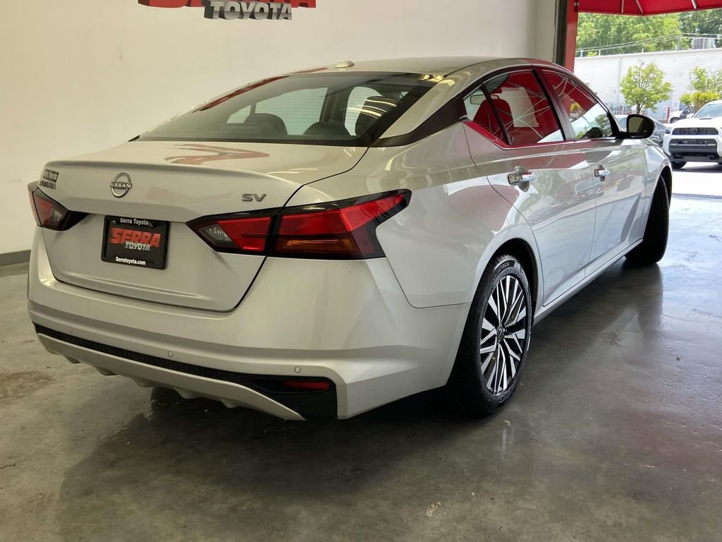 Used 2024 Nissan Altima 2.5 SV FWD image 3