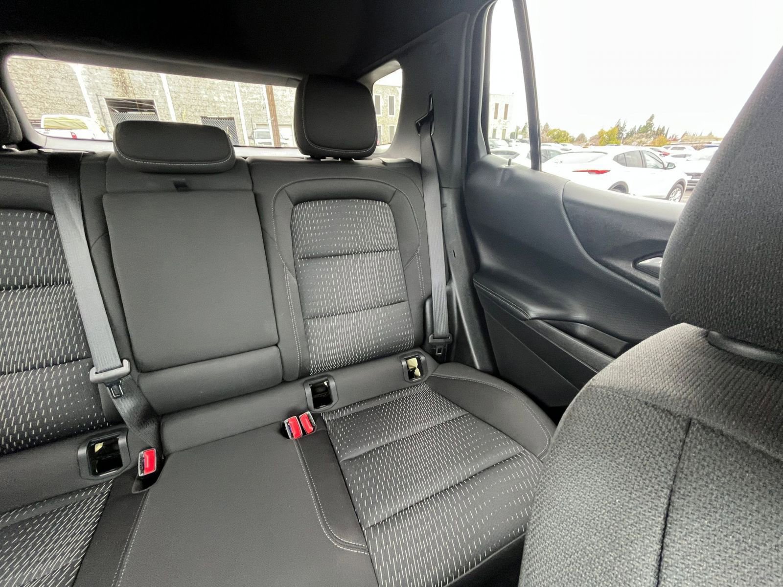 Used 2025 Chevrolet Equinox LT image 38