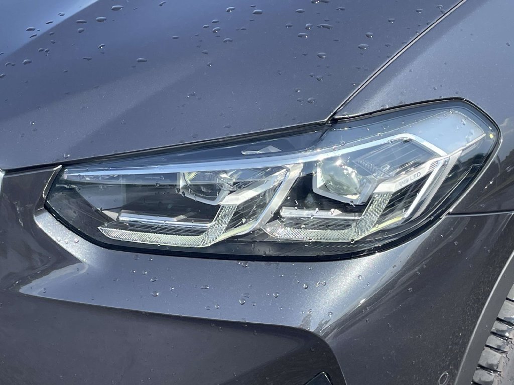 Used 2023 BMW X4 xDrive30i w/ Premium Package AWD/4WD image 7