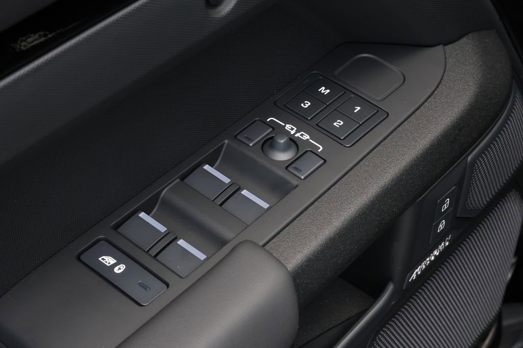 New 2026 Land Rover Defender 110 OCTA AWD/4WD image 21