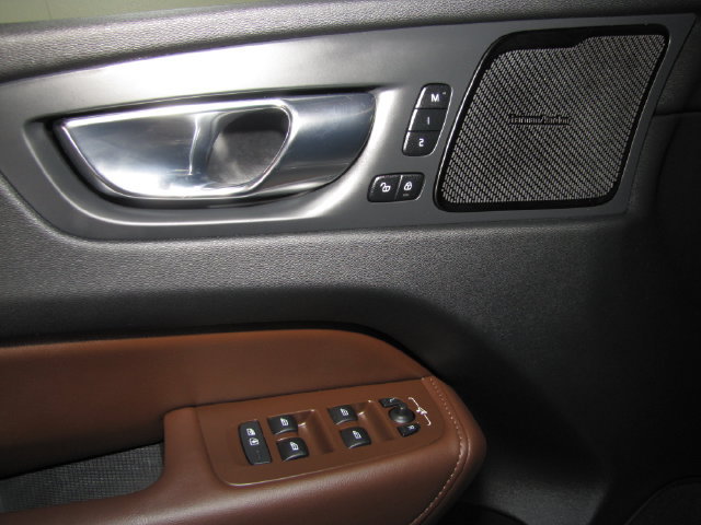 Used 2023 Volvo XC60 B5 Ultimate FWD image 33