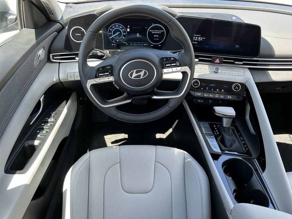 New 2025 Hyundai Elantra Limited image 4