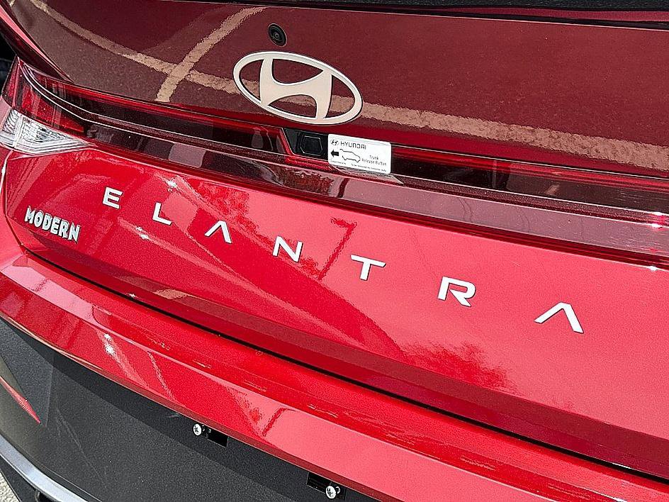 Used 2025 Hyundai Elantra Sport image 25