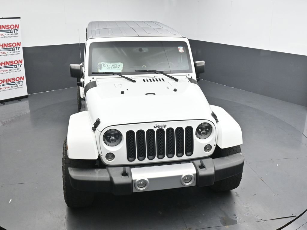 Used 2015 Jeep Wrangler Unlimited Sahara w/ Connectivity Group AWD/4WD image 11
