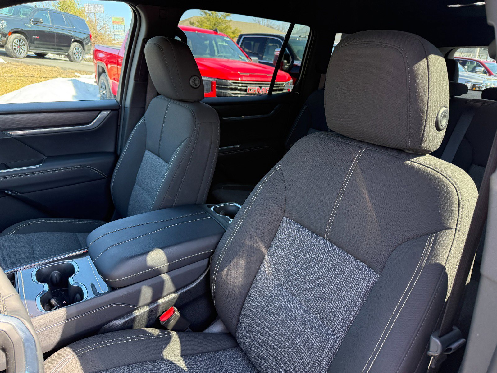 Used 2025 GMC Acadia Elevation image 14