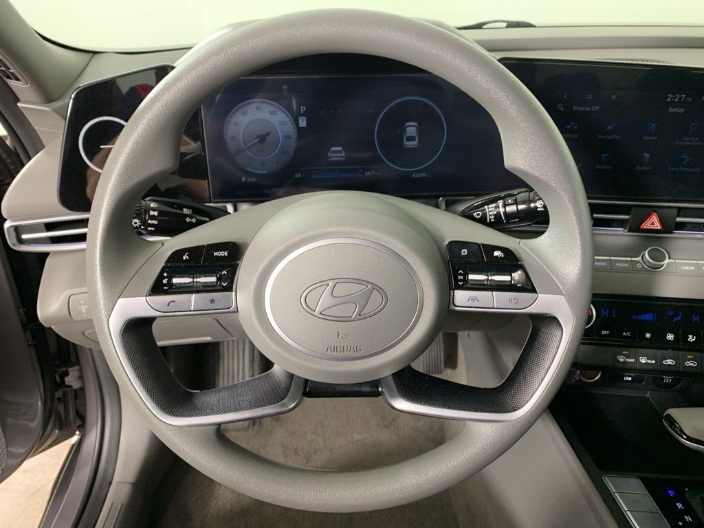 Used 2024 Hyundai Elantra SEL image 21