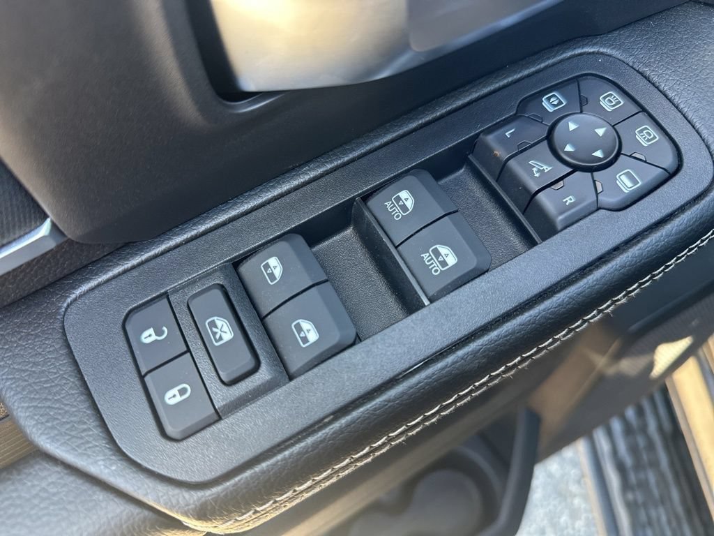New 2026 RAM 2500 Big Horn AWD/4WD image 13