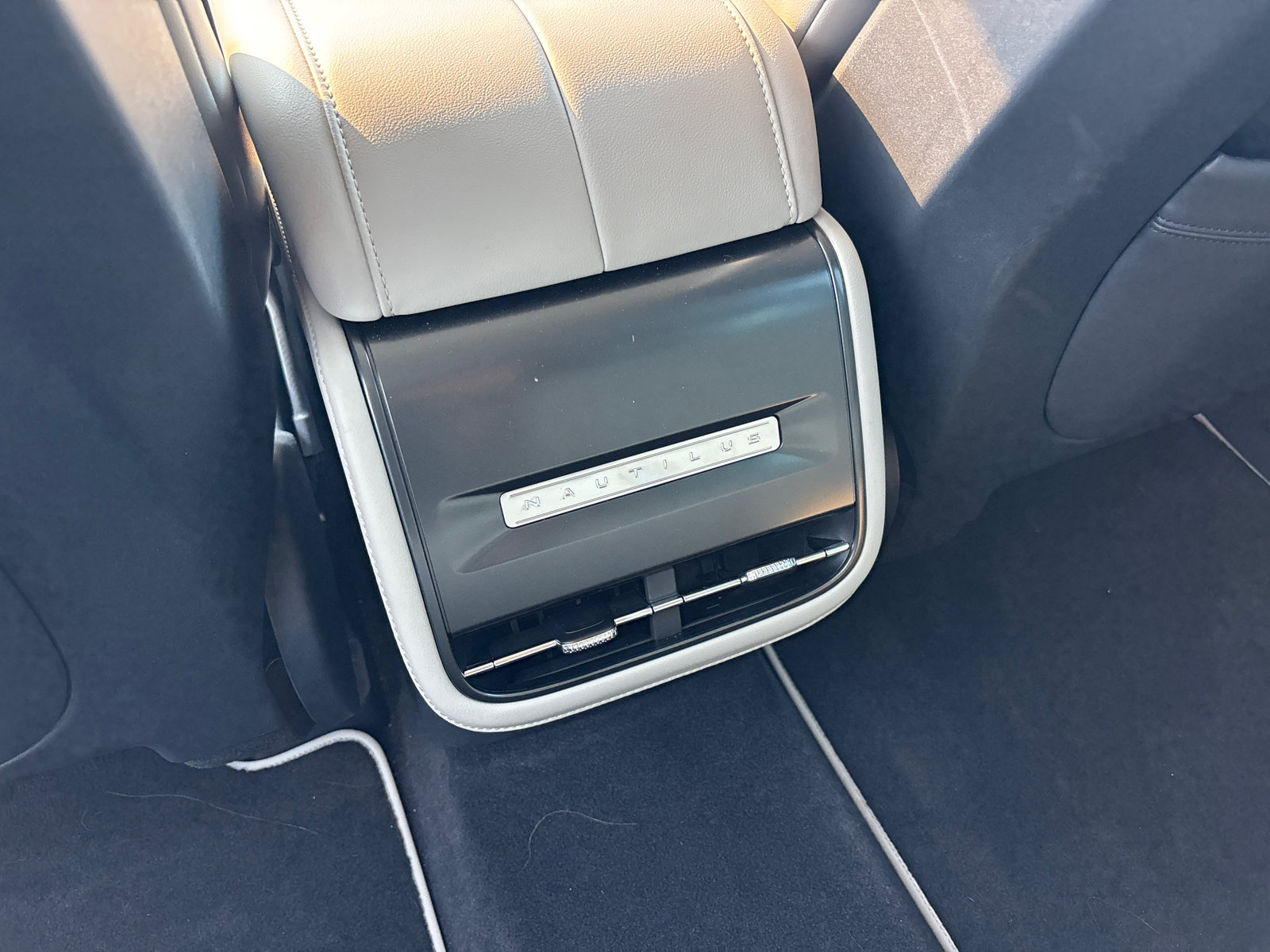 New 2026 Lincoln Nautilus Premier AWD/4WD image 32