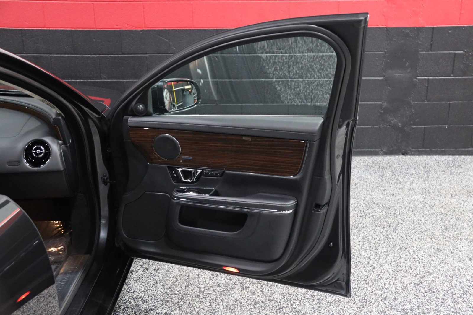 Used 2014 Jaguar XJ L Portfolio image 41