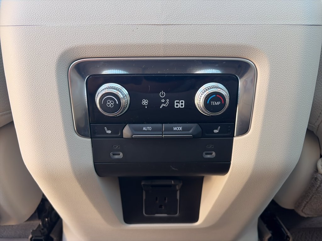 Used 2021 GMC Yukon XL Denali w/ Denali Premium Package AWD/4WD image 31