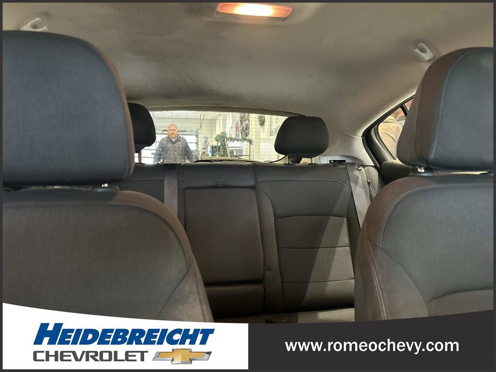 Used 2017 Chevrolet Cruze LT w/ Convenience Package image 32