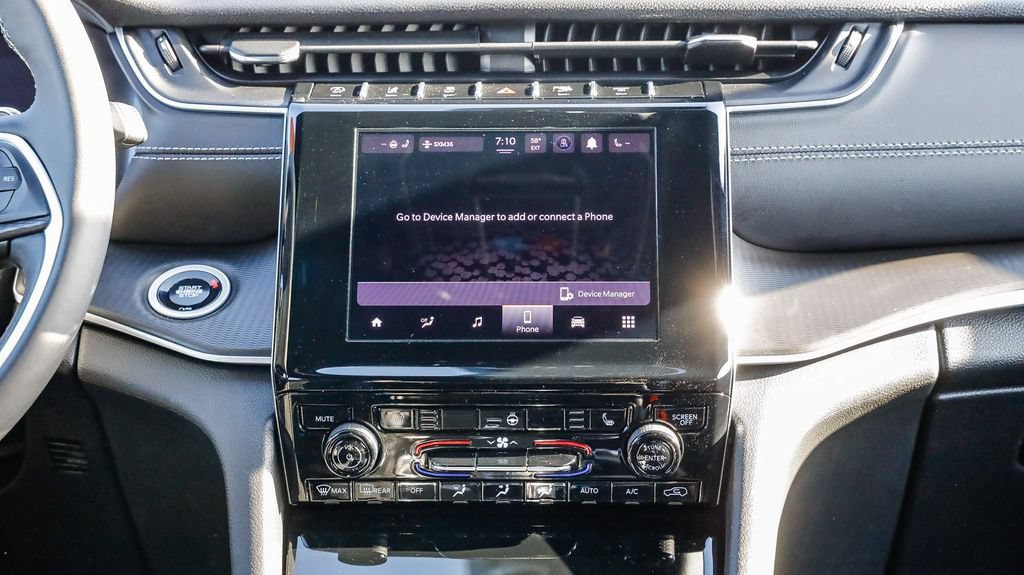 Used 2025 Jeep Grand Cherokee Altitude AWD/4WD image 17