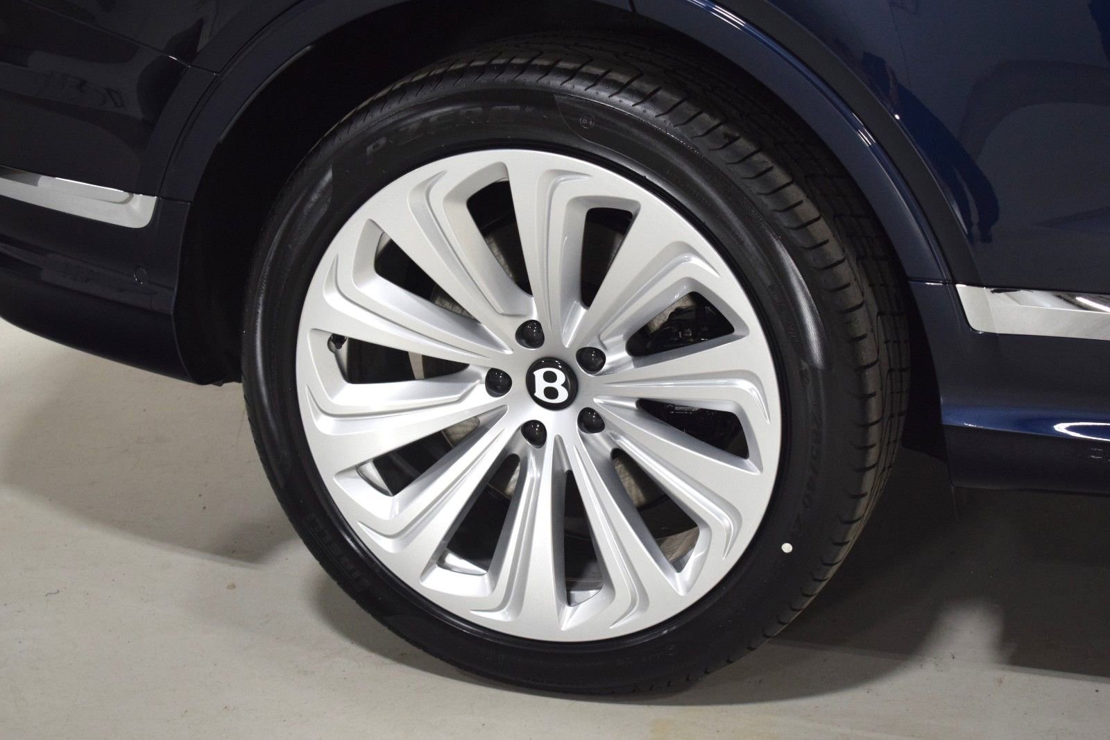 New 2026 Bentley Bentayga AWD/4WD image 6