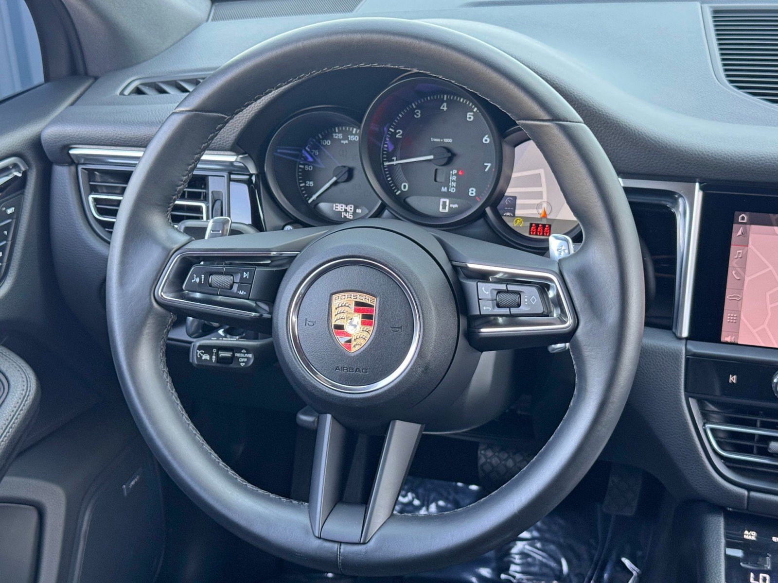 Used 2024 Porsche Macan image 21