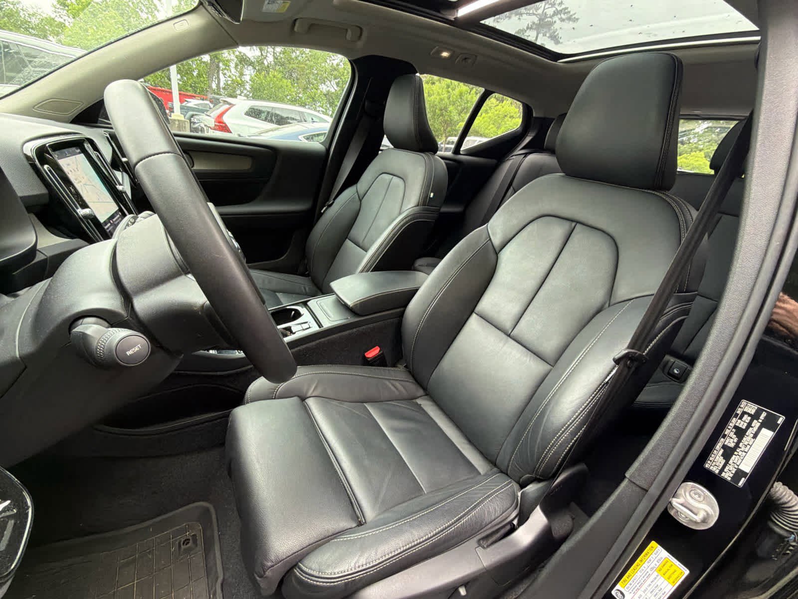 Certified 2023 Volvo XC40 B5 Plus w/ Protection Package Premier AWD/4WD image 27