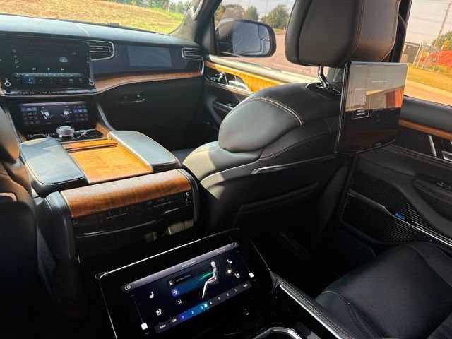 Used 2022 Jeep Grand Wagoneer Series III w/ Rear Seat Video Group 1 AWD/4WD image 10