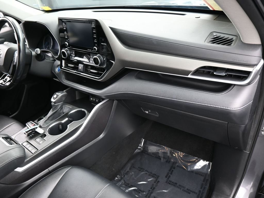 Used 2021 Toyota Highlander XLE FWD image 45