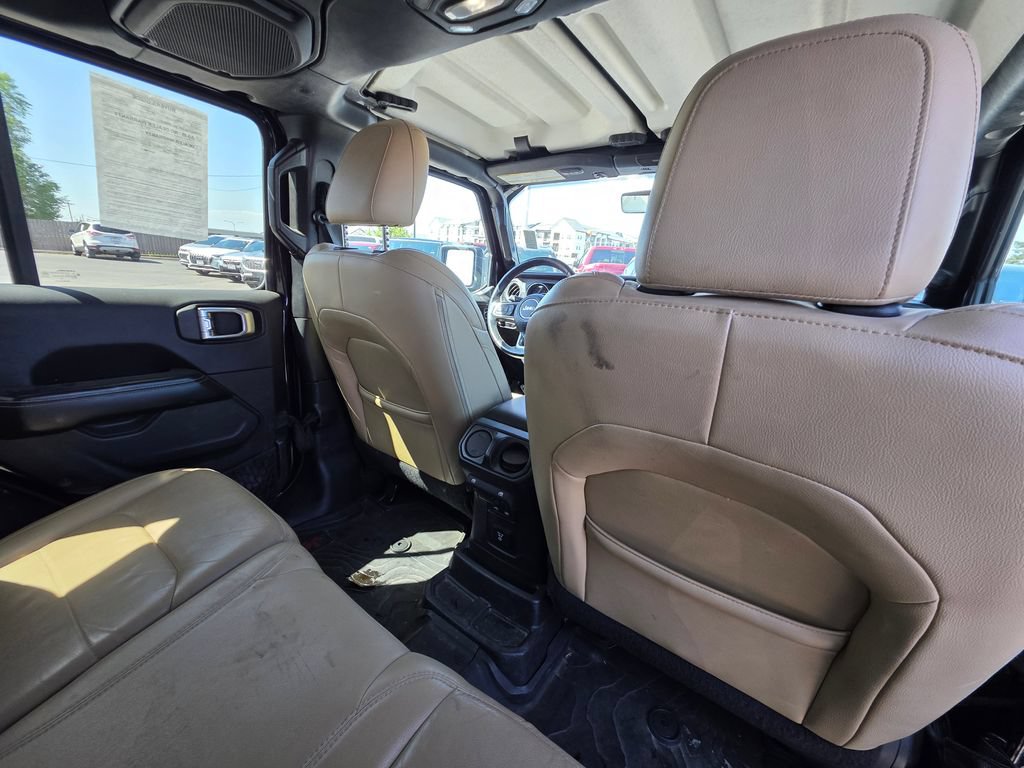 Used 2018 Jeep Wrangler Unlimited Sahara AWD/4WD image 11
