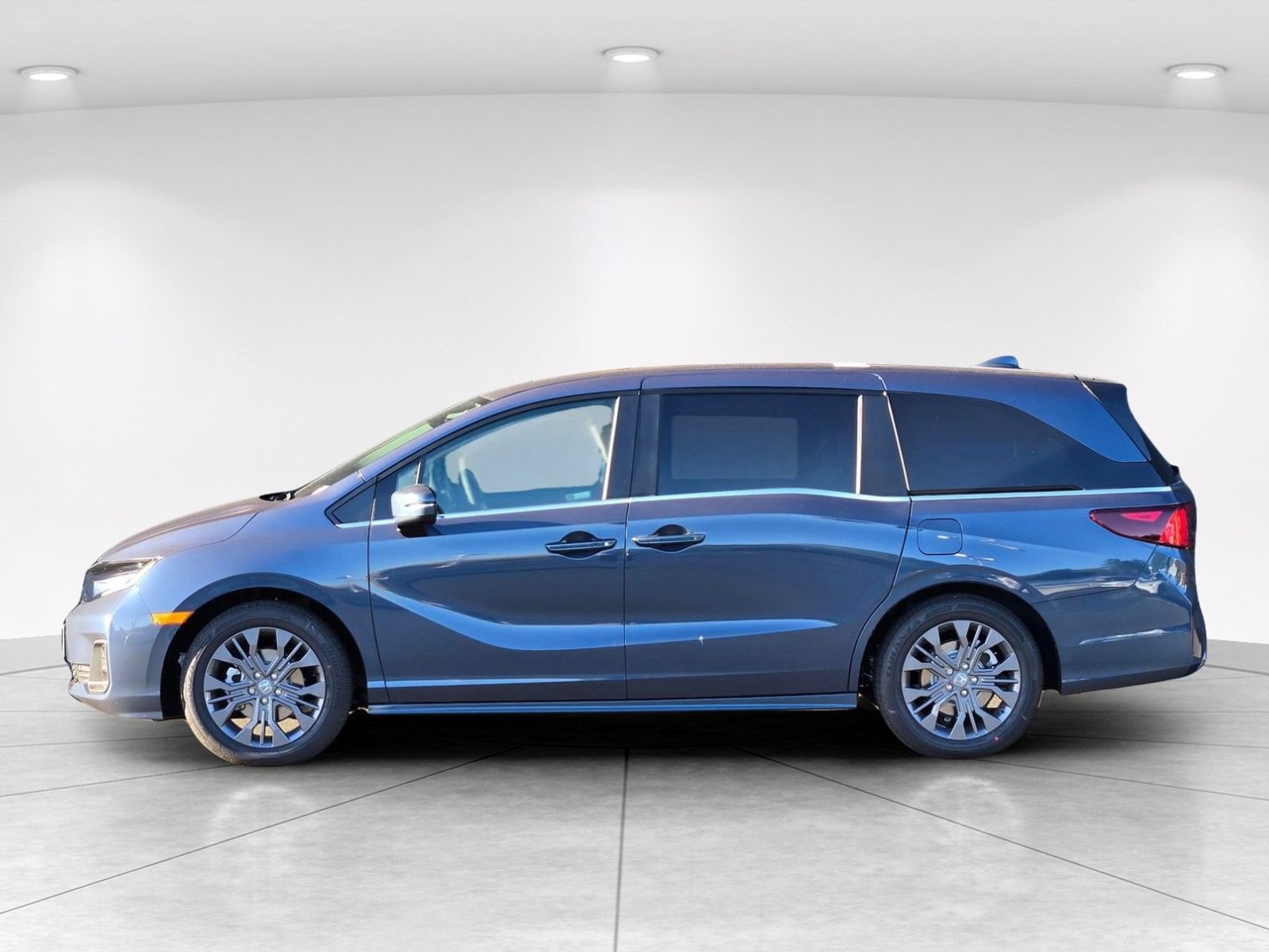 New 2026 Honda Odyssey Touring image 7
