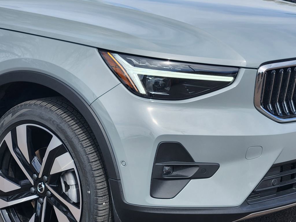 New 2025 Volvo XC40 B5 Plus w/ Protection Package Premier image 27