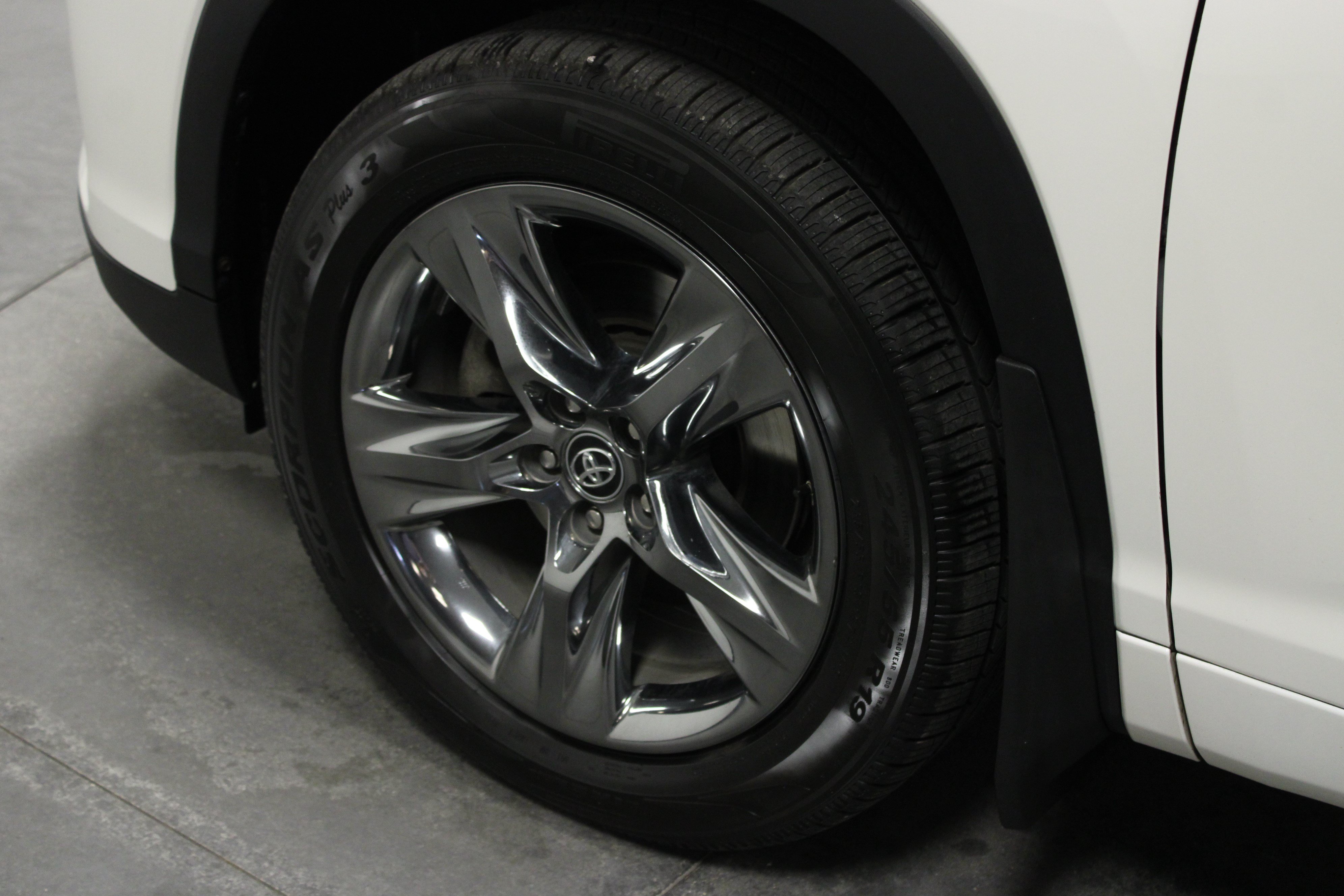 Used 2018 Toyota Highlander Limited AWD/4WD image 10