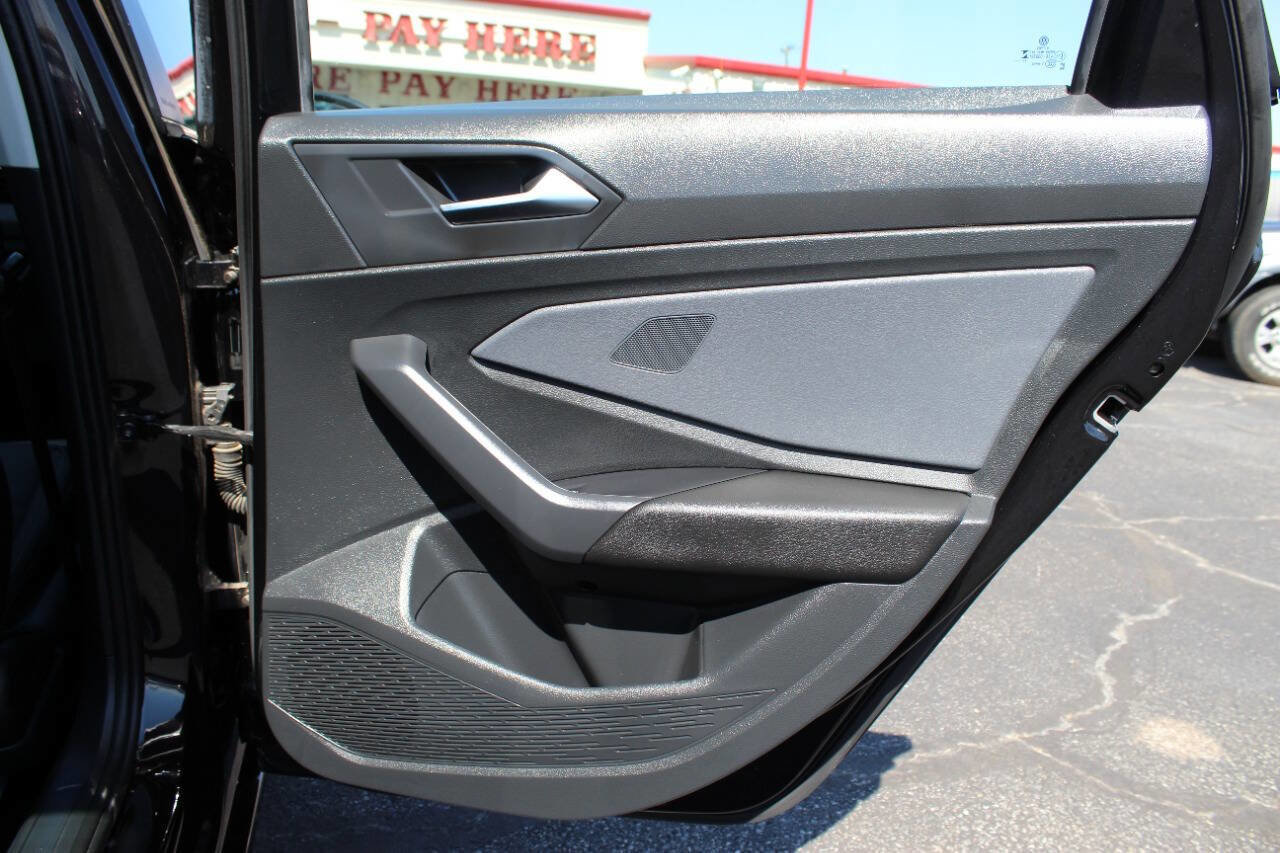 Used 2025 Volkswagen Jetta SE image 12