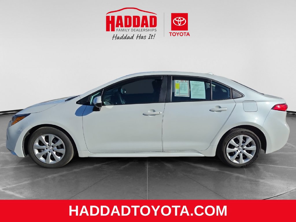 Used 2025 Toyota Corolla LE FWD image 2