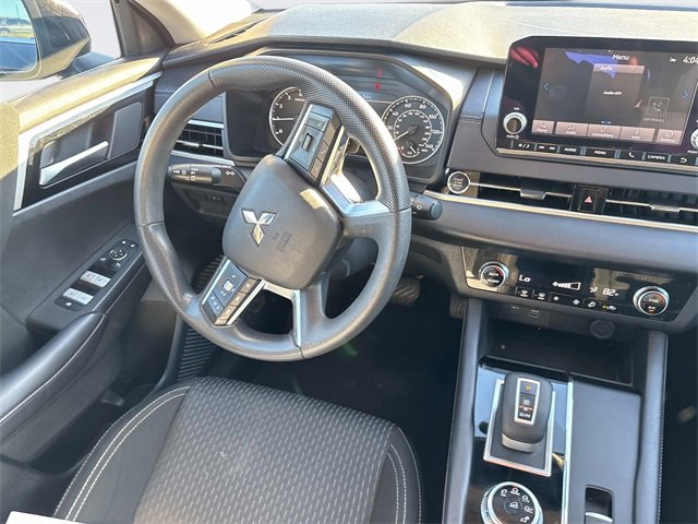 Used 2024 Mitsubishi Outlander ES image 13