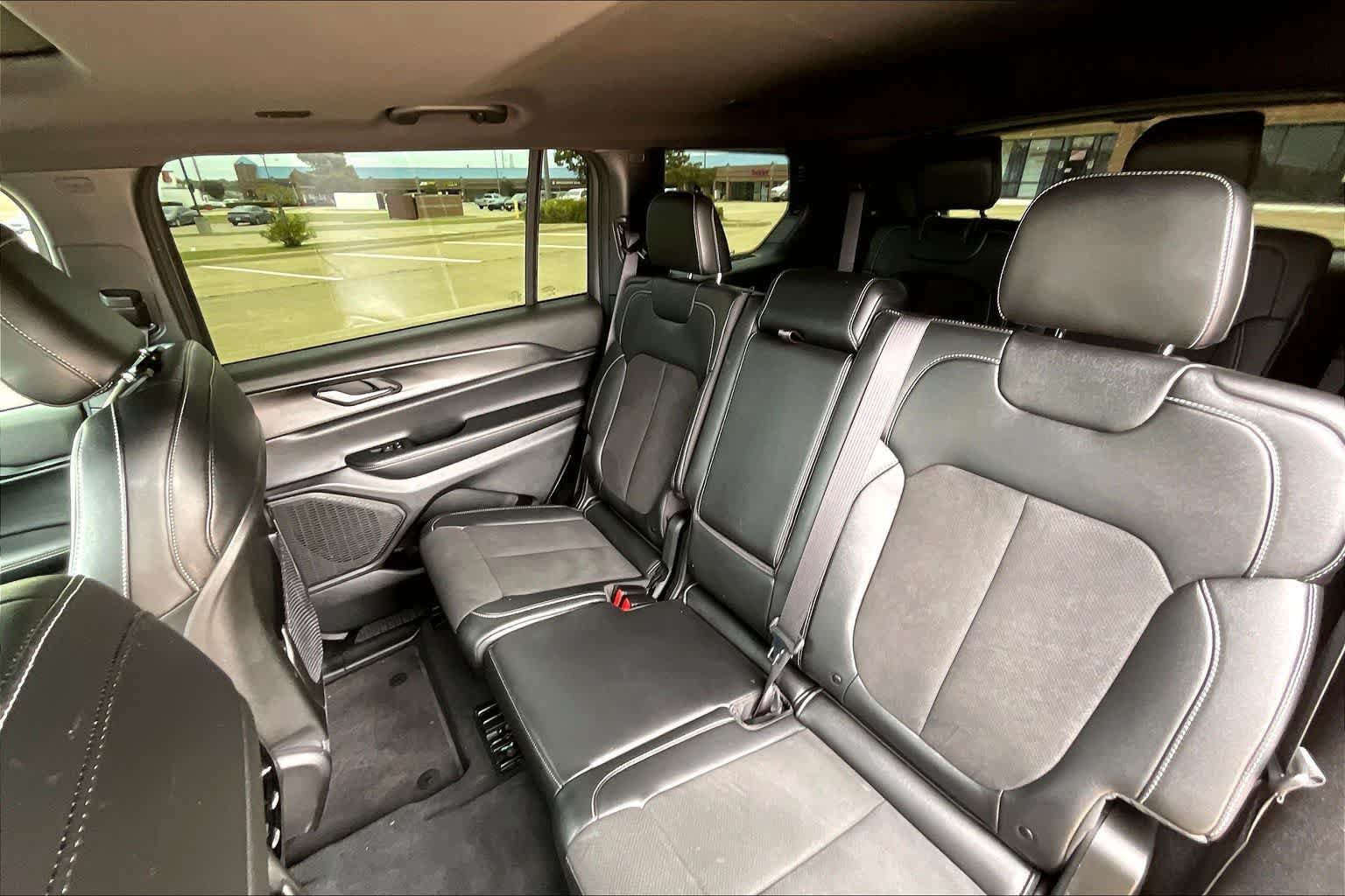 Used 2025 Jeep Grand Cherokee L Altitude RWD image 27