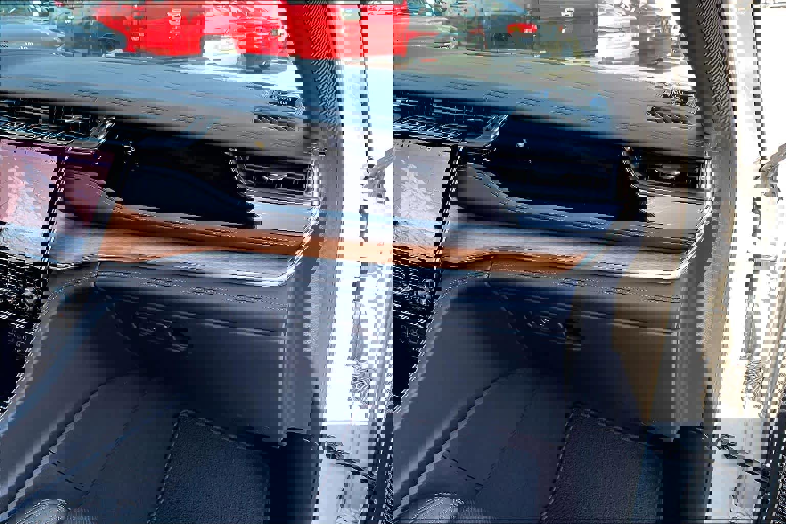 Used 2025 Jeep Grand Cherokee Summit w/ Obsidian Package image 18