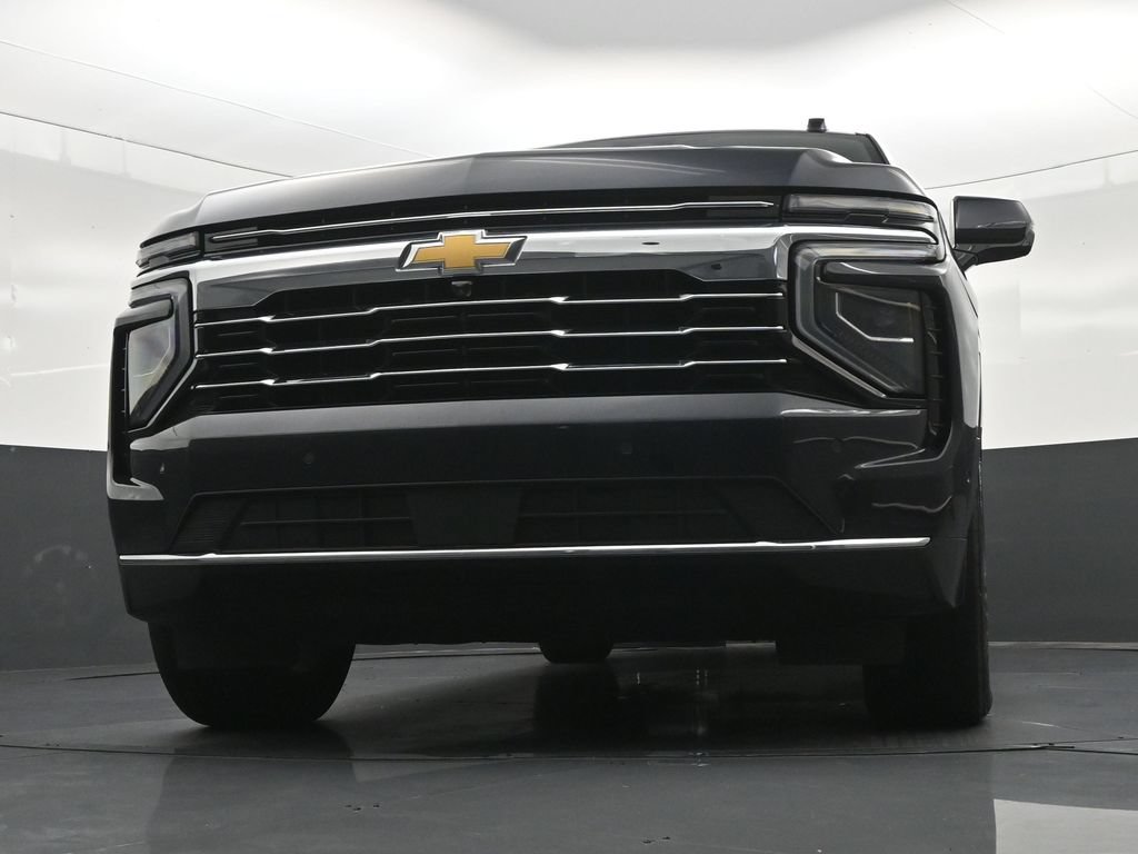 Used 2025 Chevrolet Suburban LT RWD image 32